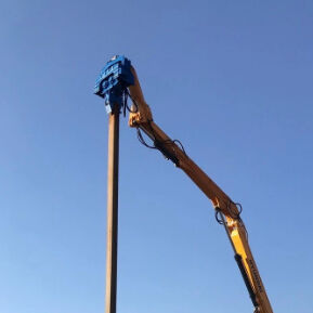 Heavy-Duty Pile Driver With 470Kn Centrifugal Force And 15M Hyundai Hydraulic Hammer